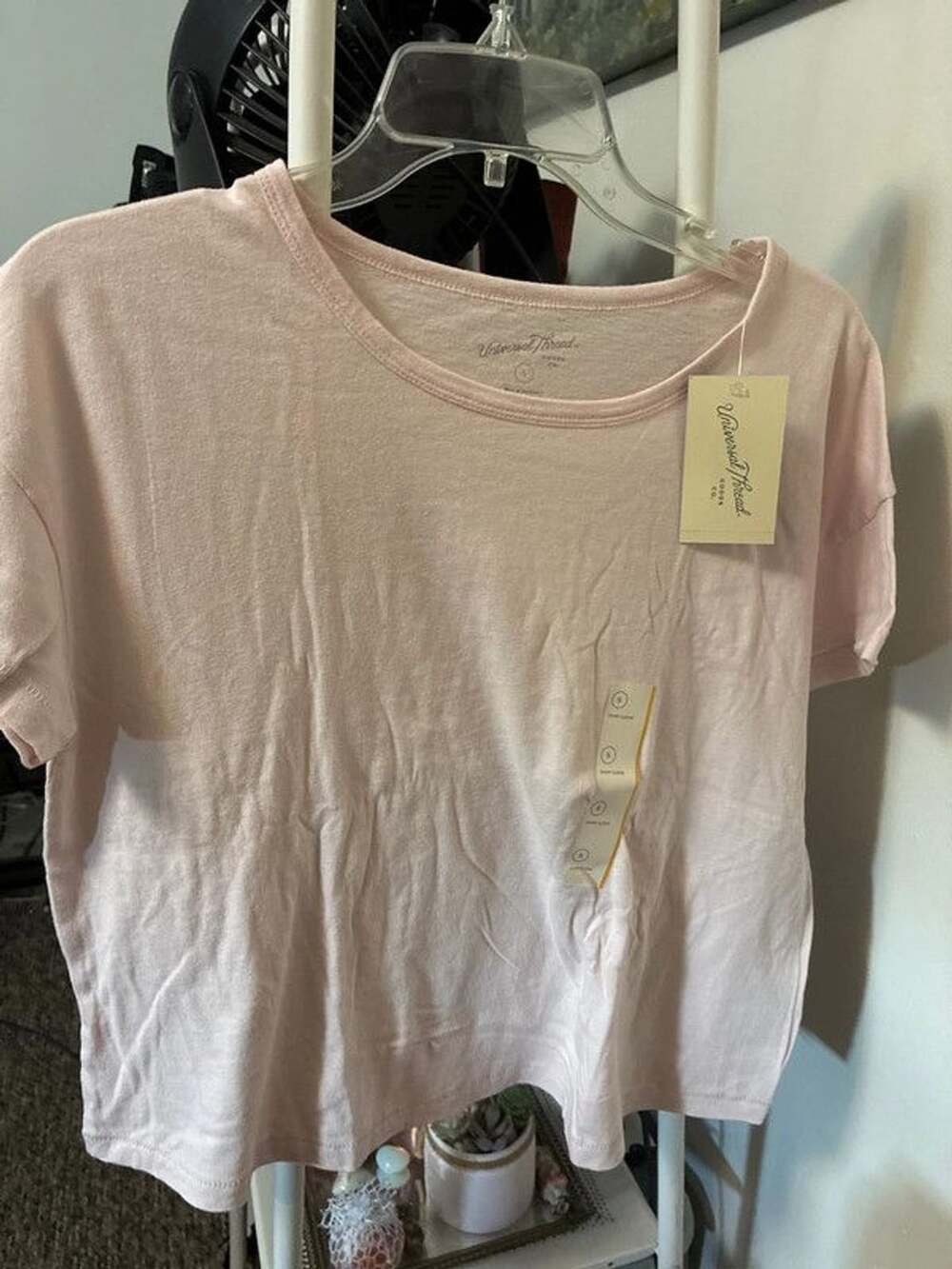Women’s sz small nwt universal thread pink short sleeve tee shirt cropped